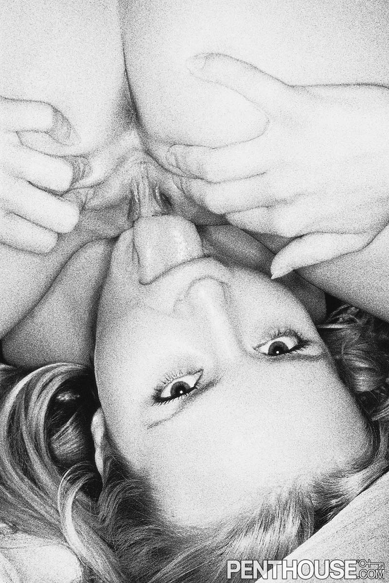 小柄なレズビアン フェイス・アダムズとサンシャインが69の oral 快楽を楽しむ