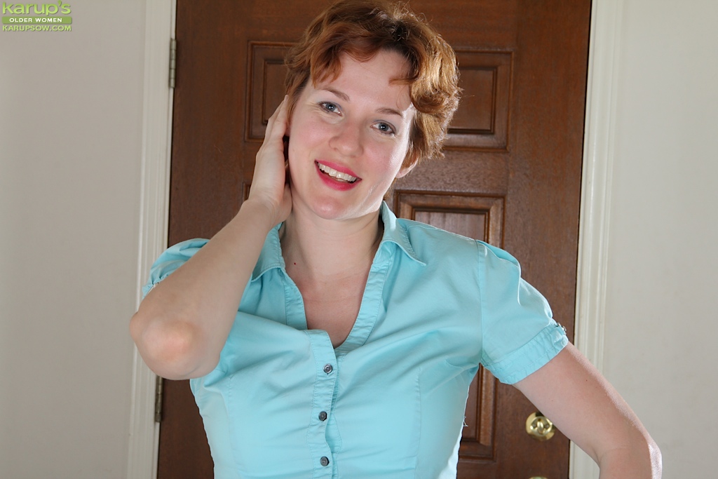 Hairy Pussy Milf Clarissa Spreading Her Ass And Hairy Pussy