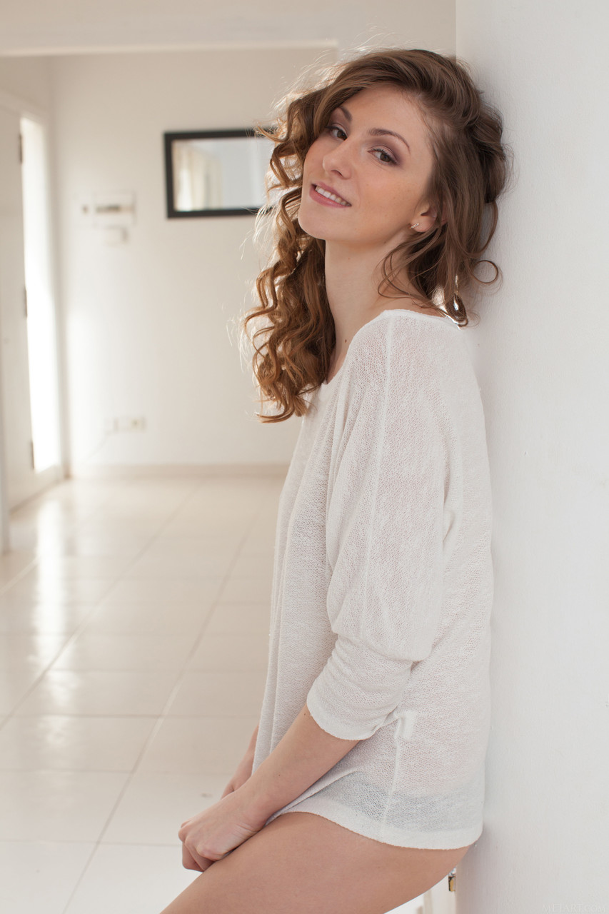 カレンKがMet Artのホットなギャラリーで輝く