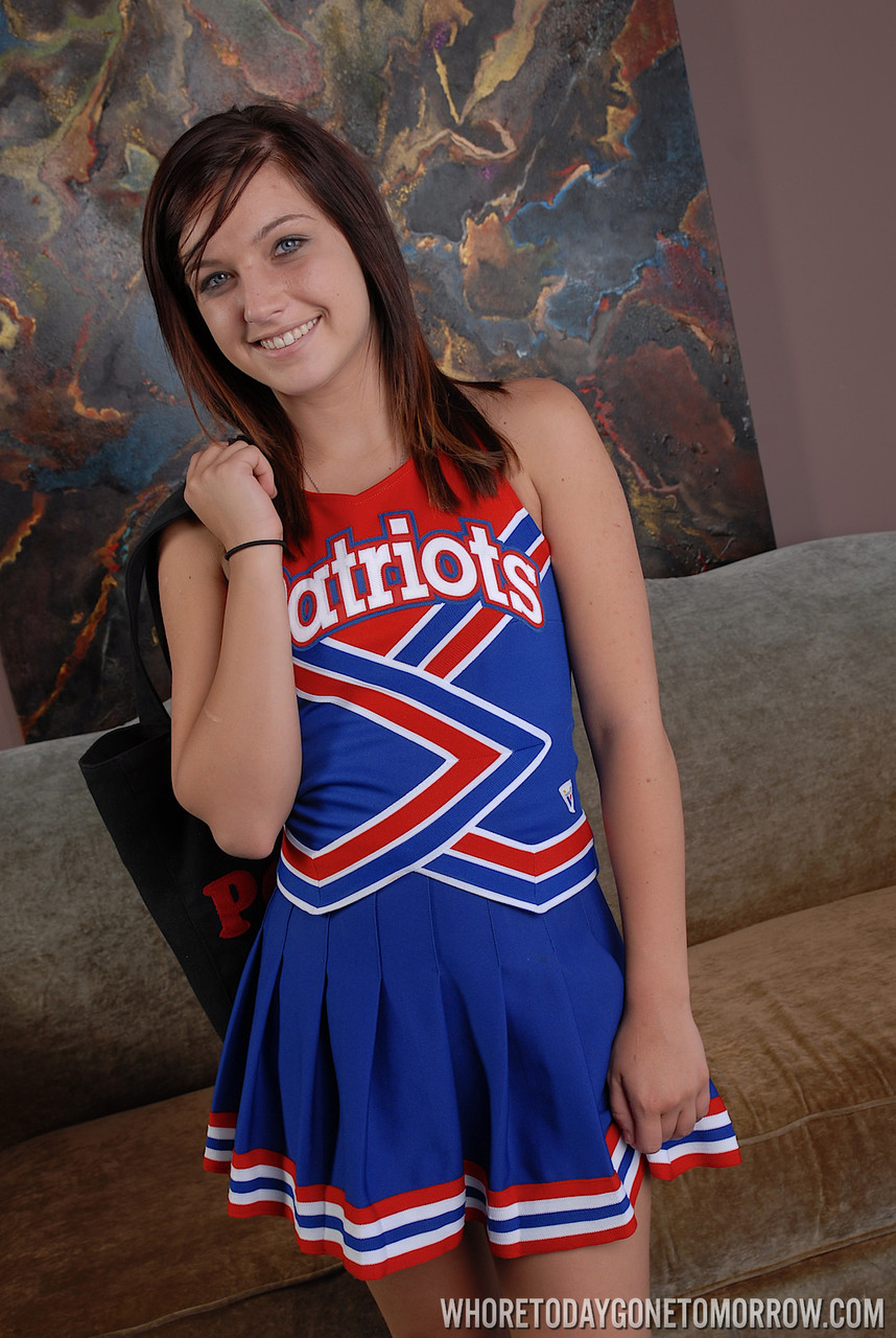 42-Year-Old Cheerleader Mary Jane Toys Her Wet Shaved Pussy To Orgasm