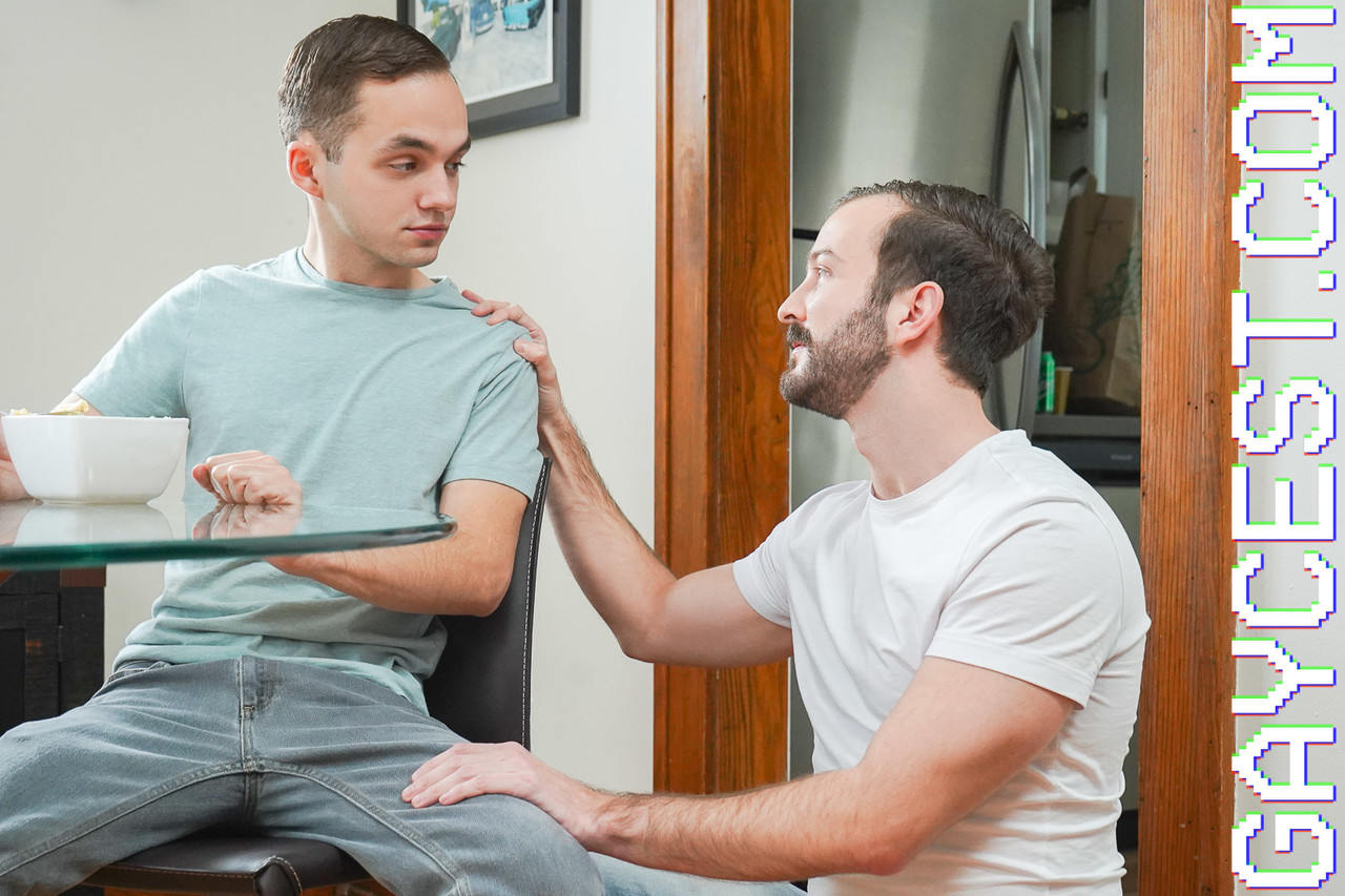 素人ツインクマーカス・バレットがゲイ義父にバックで犯される