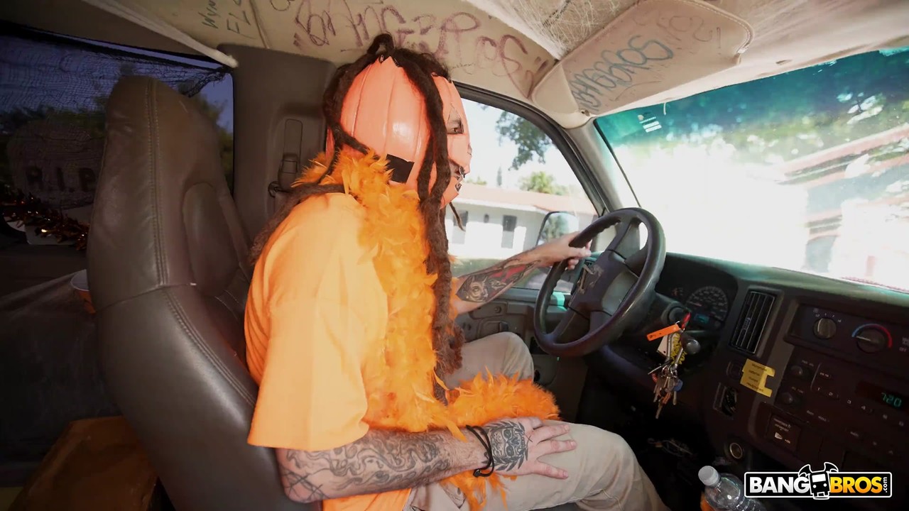 شبكة بانغبروس تقدم صور الجنس لديريك سافاج ومادس فلوريس