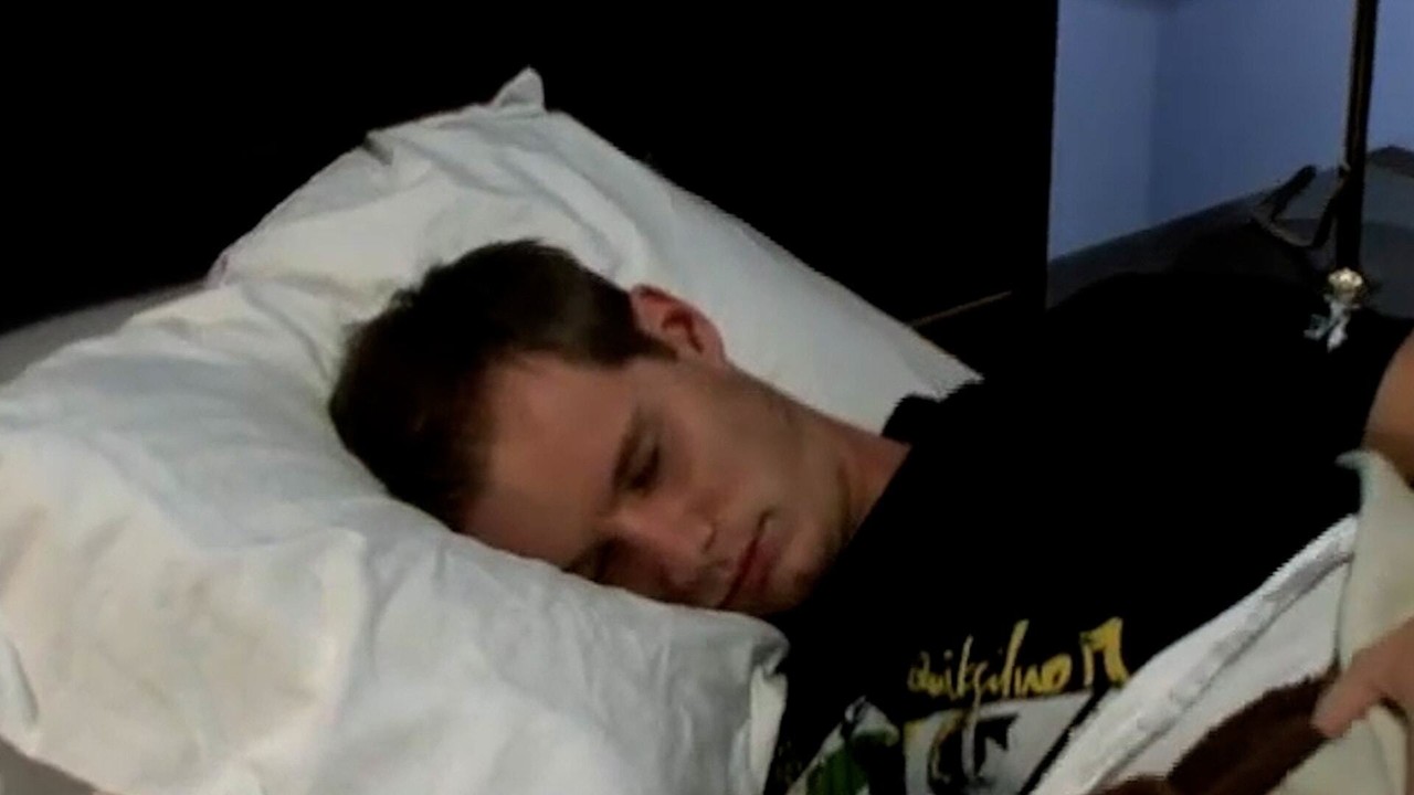 Tyler Andrews Atlético Exibe Seu Pau Grande E Bate Punheta