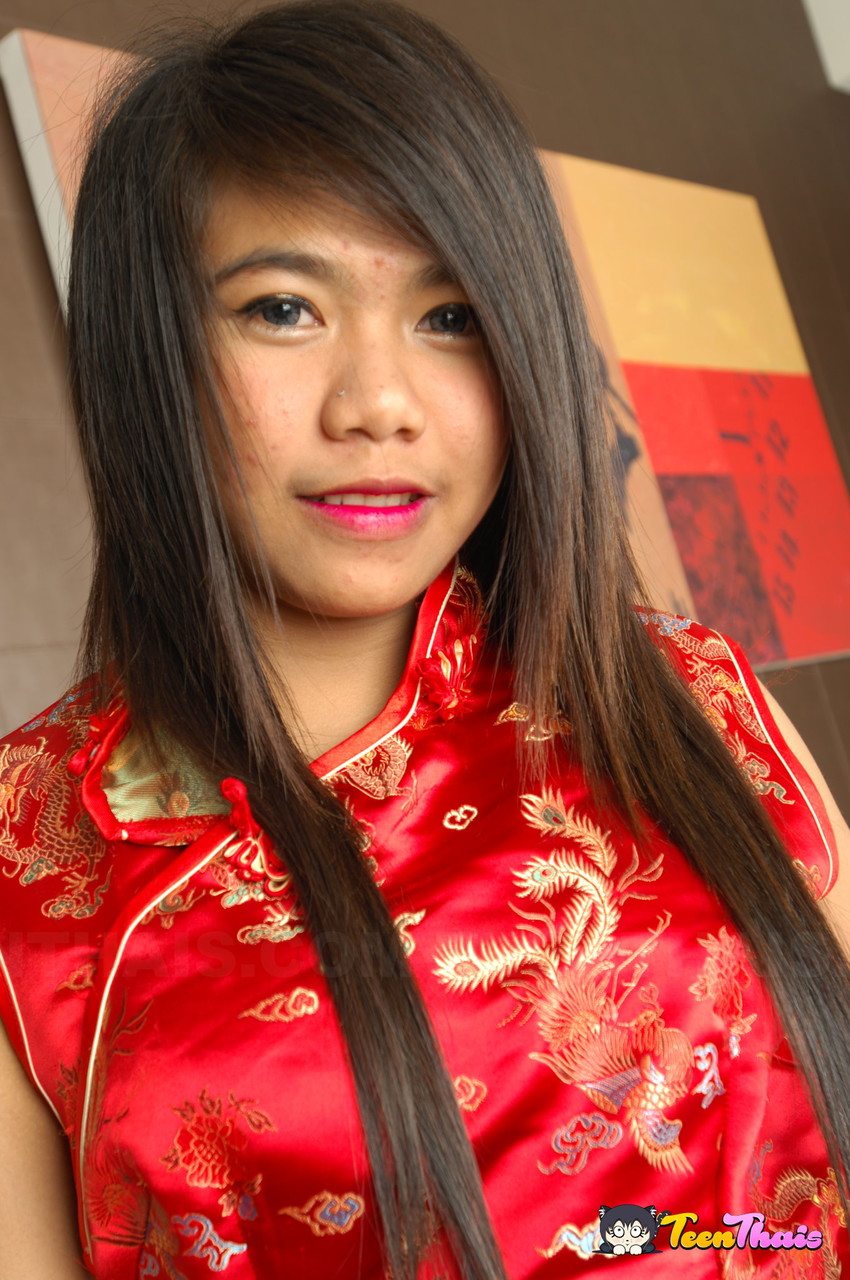 Красивая Азиатская Девушка Сосёт И Оседлает Большой Член В Разных Позах