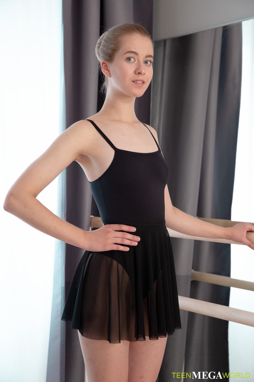 Clockwork Victoria Skinny Ballerina Gives Head Before Hard Nailing