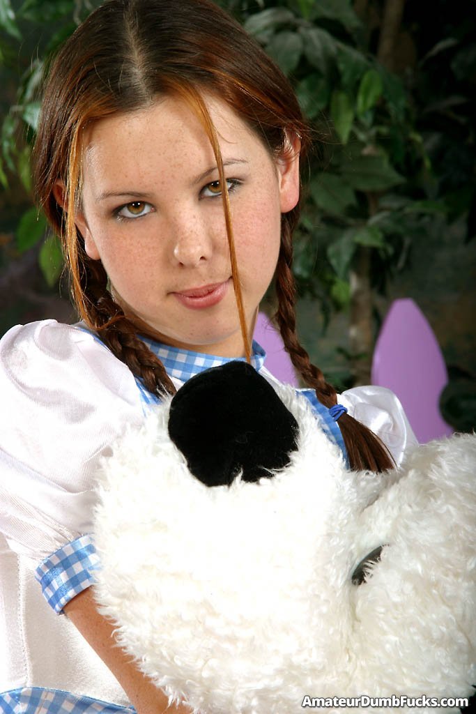 Adolescente Amadora Com Sardas E Tranças Lacey Lynn Se Despe E Se Masturba Com Brinquedos