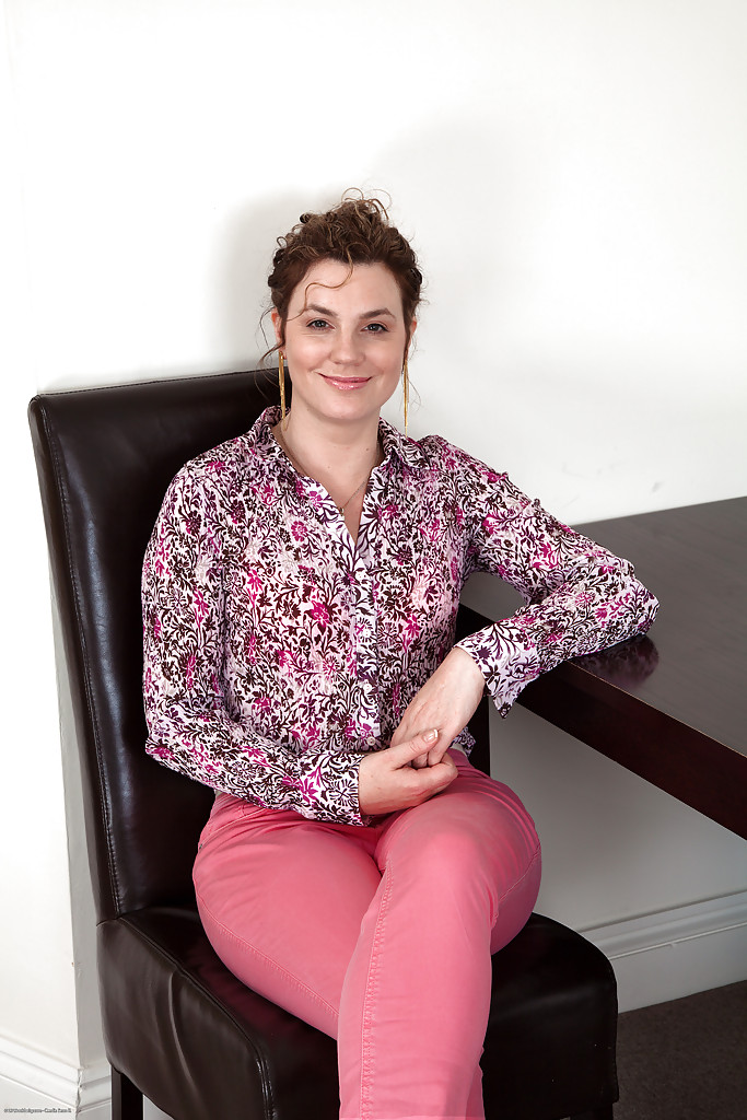 Hairy Mature Woman Sofia Matthews Is A Very Extravagant Slut