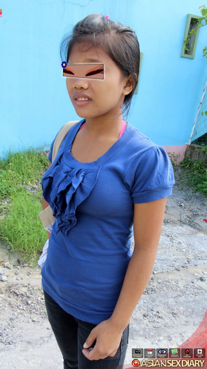 アジア人素人が外人とのPOVセックス後に裸で立つ