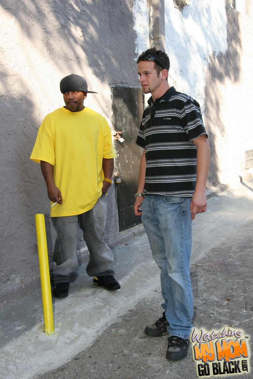 Cougar Loira Joey Lynn Fode Com Homem Negro Enquanto O Filho Assist