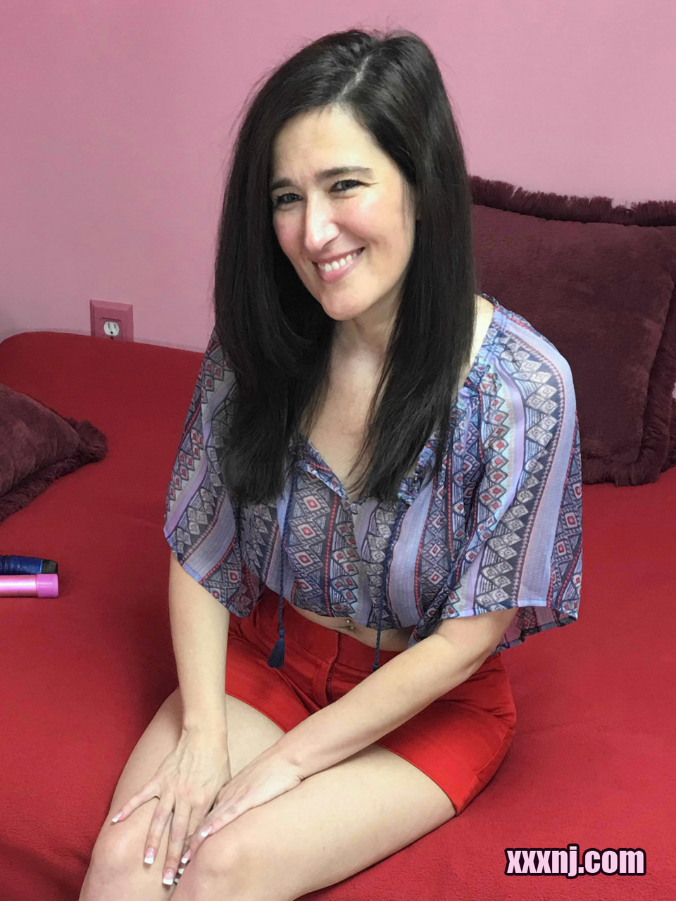 Morena Excitada Deliah Dukes Se Masturba Com Dois Brinquedos Sexuais Ao Mesmo Tempo