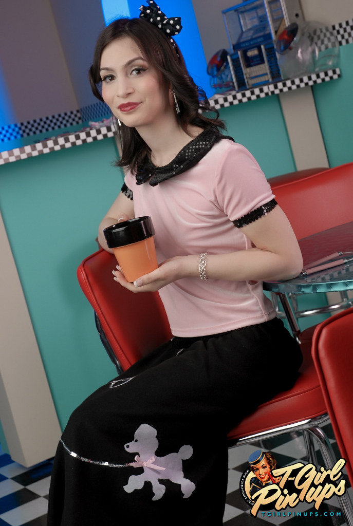 Heiße TGirl Pin-Up Bilder Von Alisa Rayne