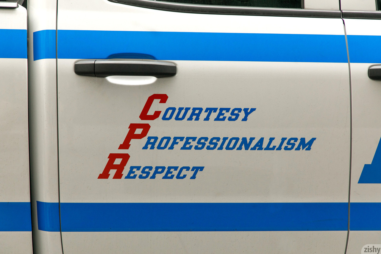 Amateur Sundar Barbie Apni Badi Chuchiyon Ko Bed Par Dikhati Hai