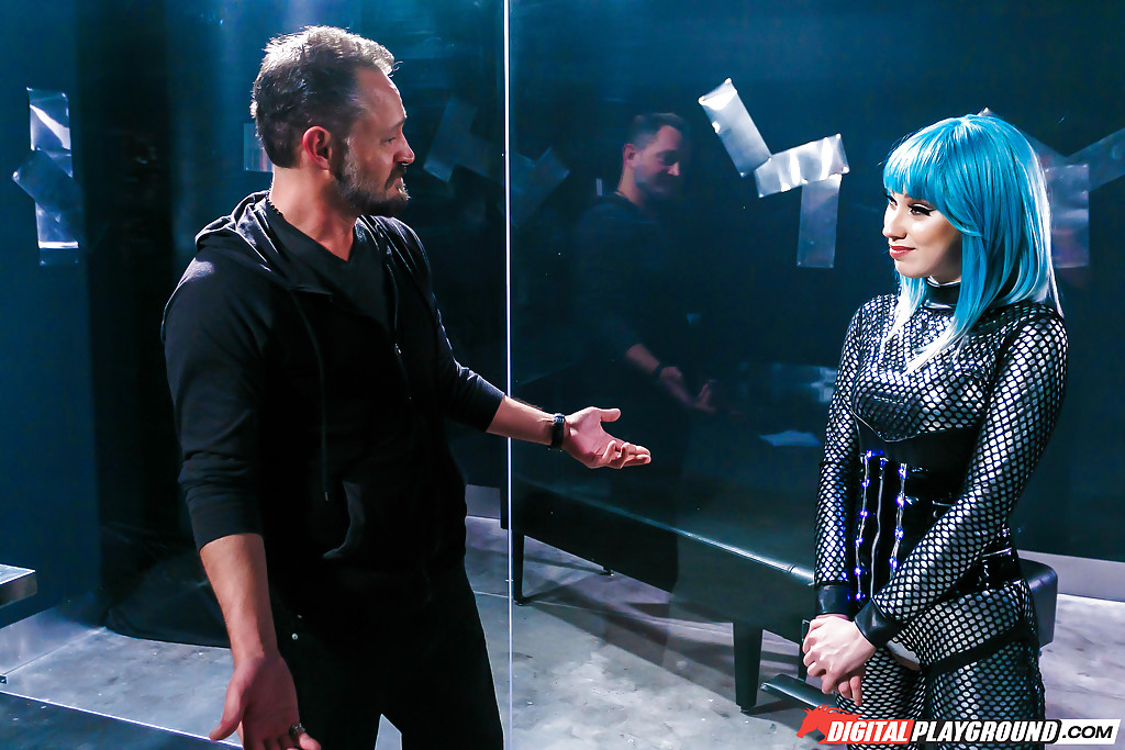 Aria Alexander Anda De Carroça No Pênis E Faz Um Boquete Com Um Vestido Sem Calça