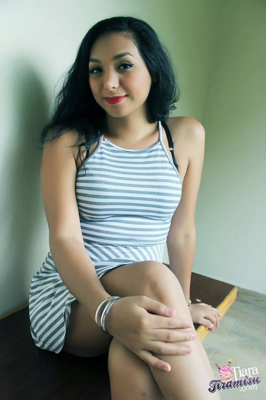 Tiara Tiramisu 官方裸体图像由 Tiara 出演
