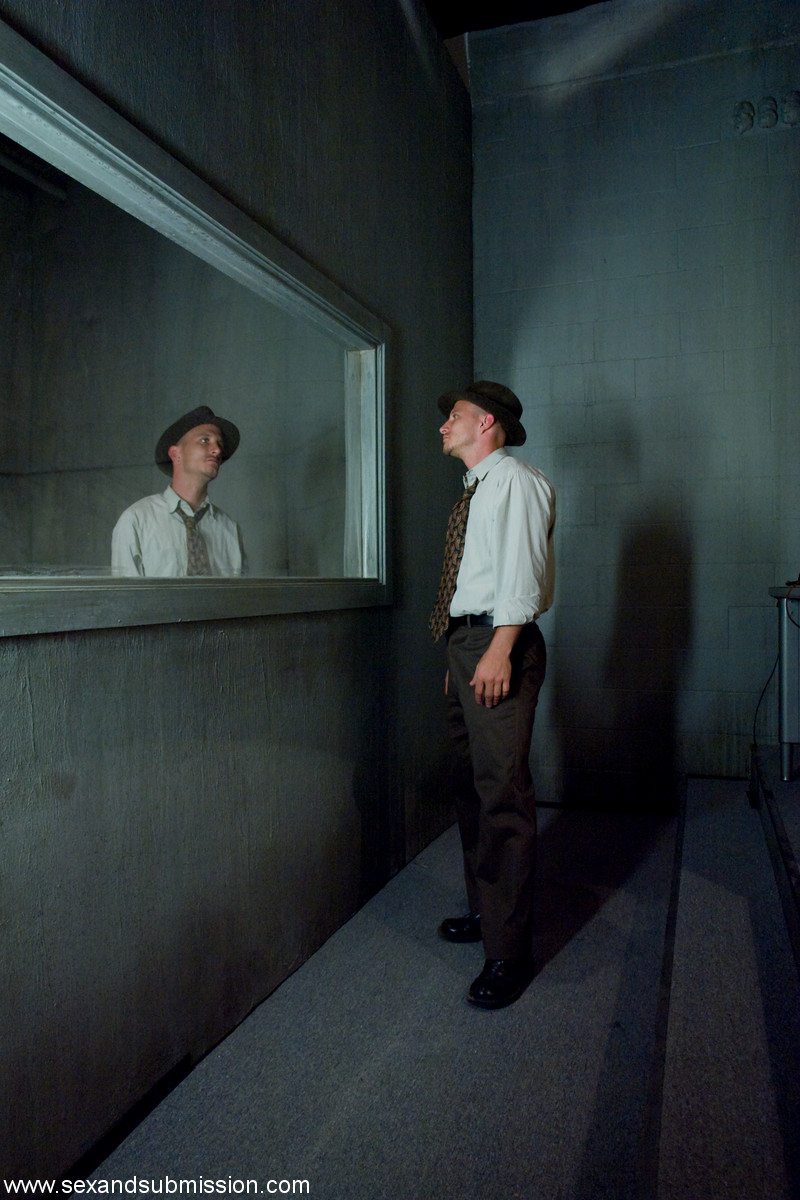 Lexi Belle Suce Et Baise Tout En Étant Suspendue Au Plafond