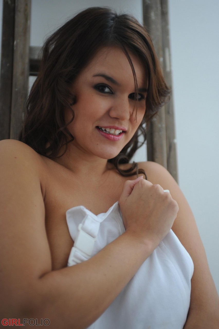 Thick Solo Girl Unveils Big Natural Tits While Nude On Wooden Ladder