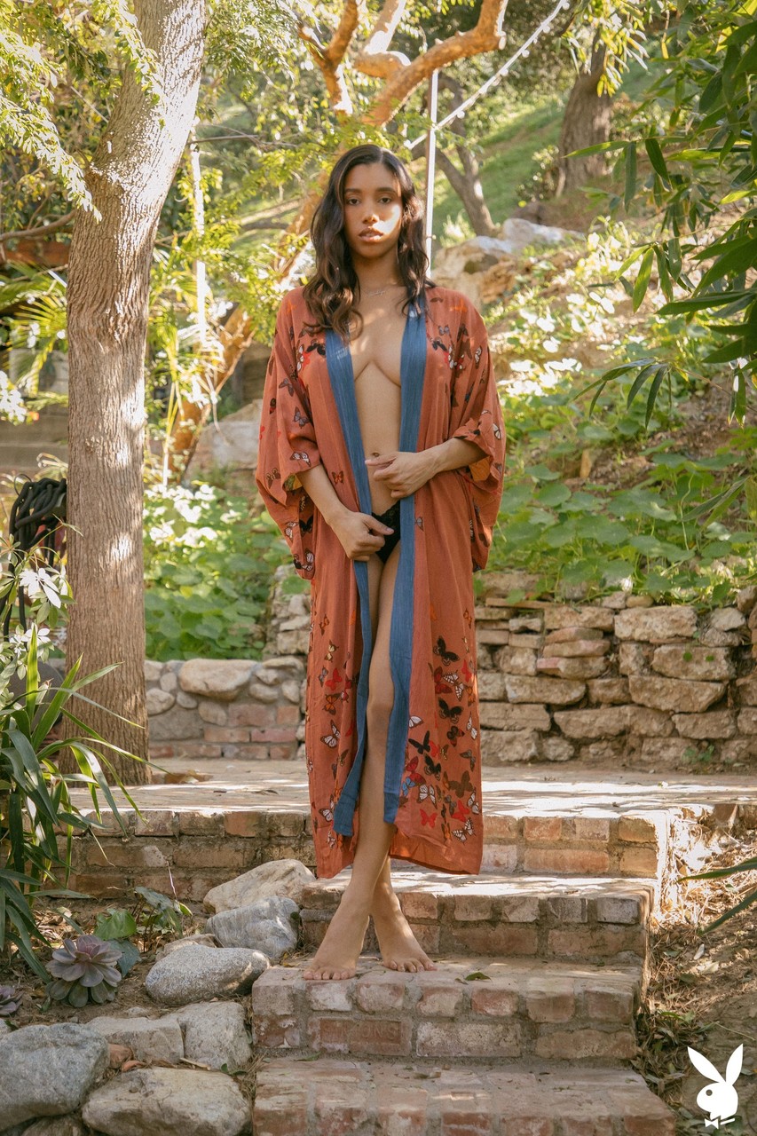 Naked Glamorous Babe Brookliyn Teases With Her Big Boobs Outdoors