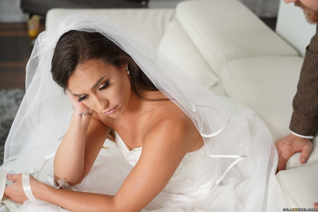 Bootylicious Braut Kelsi Monroe Vögelt Attraktiven Standesbeamten