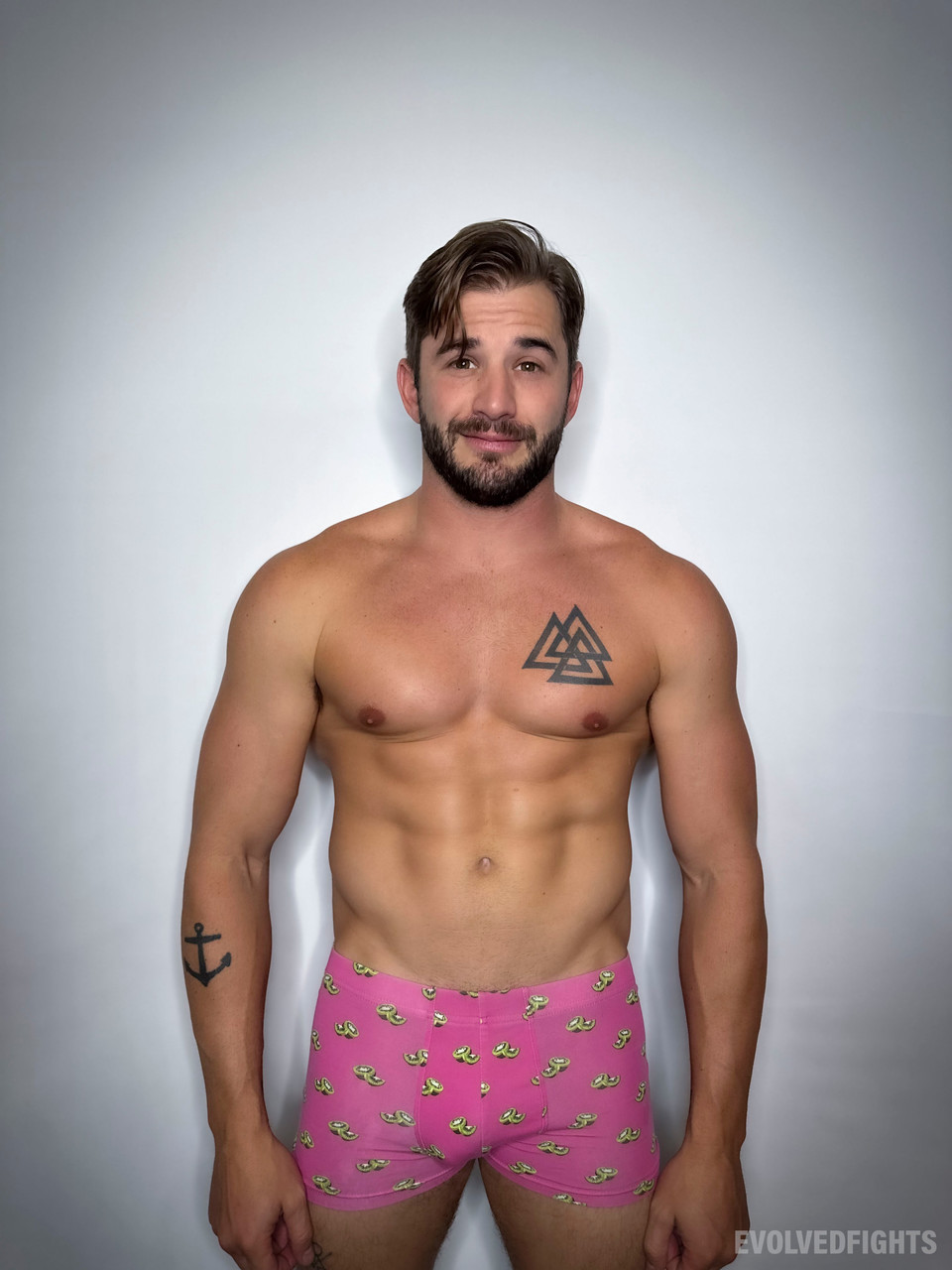 Carmen Valentina Femdom Baisée En Levrette Pendant Qu'Elle Lutte Contre Un Homme