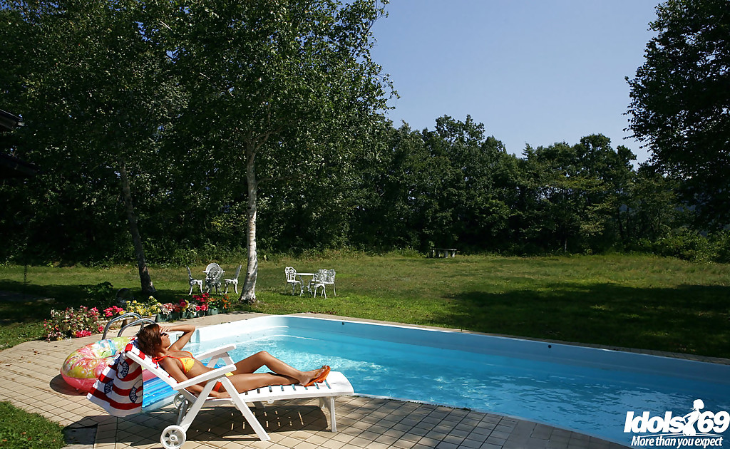 Stunning Asian Babe Yoko Yoshikawa Slipping Off Her Bikini By The Pool
