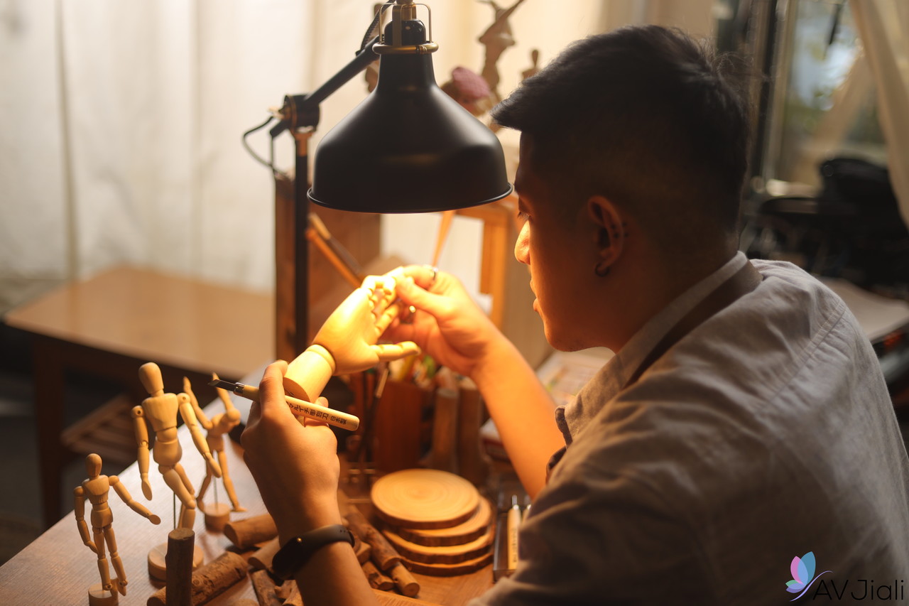 Skinny Chinese Teen Yuli Gets Her Innocent Pussy Slammed By Boyfriend