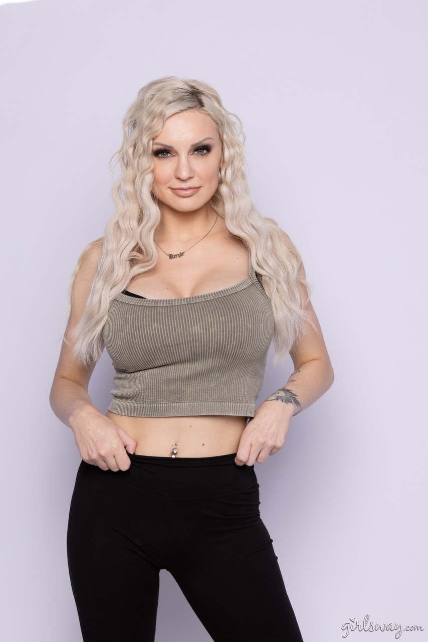 Adult Time With Kenna James And Kenzie Taylor Nude Pictures