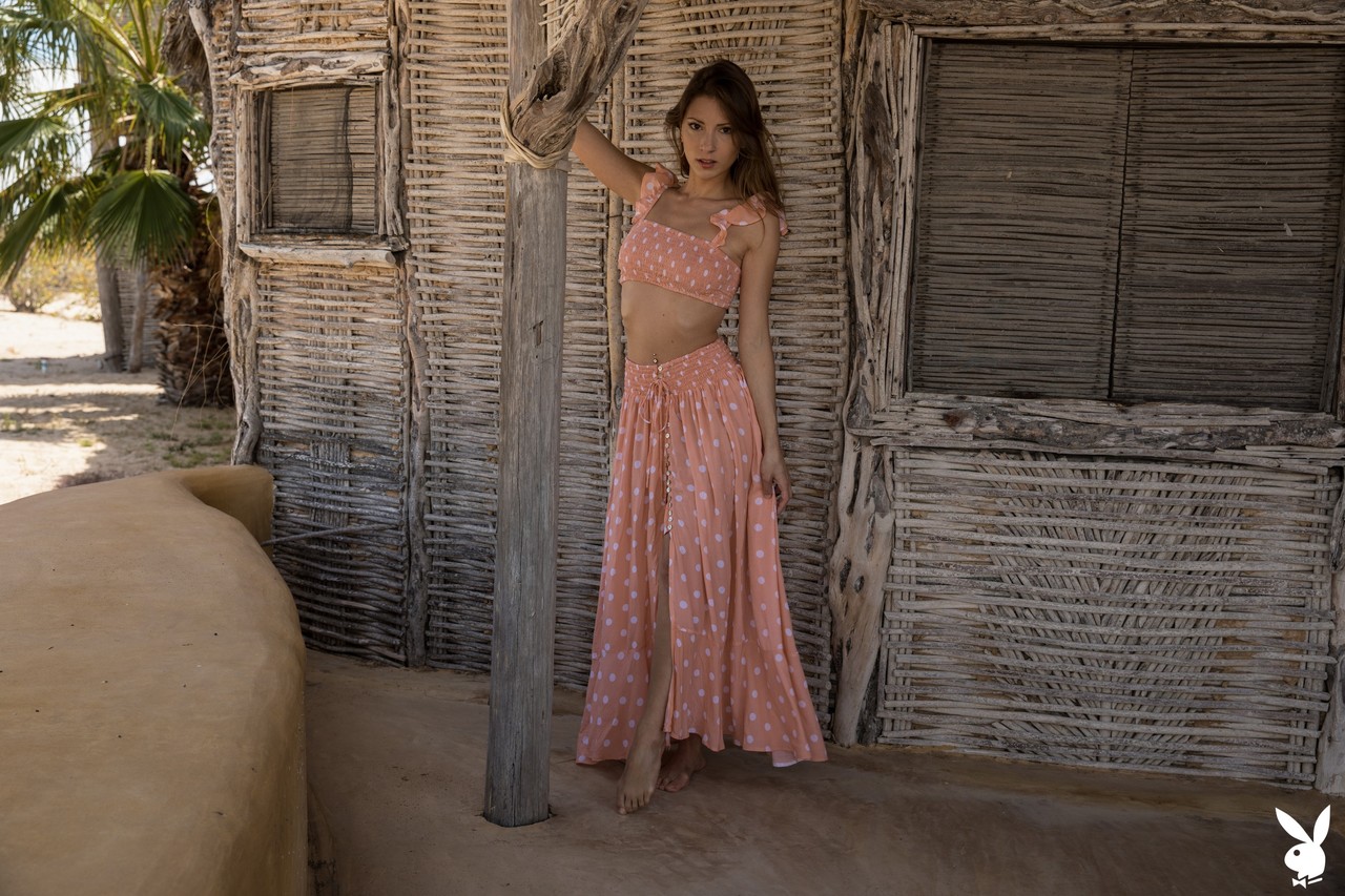 Adorable Babe Miluniel Louis Unveils Natural Juggs And Hot Ass On Beach