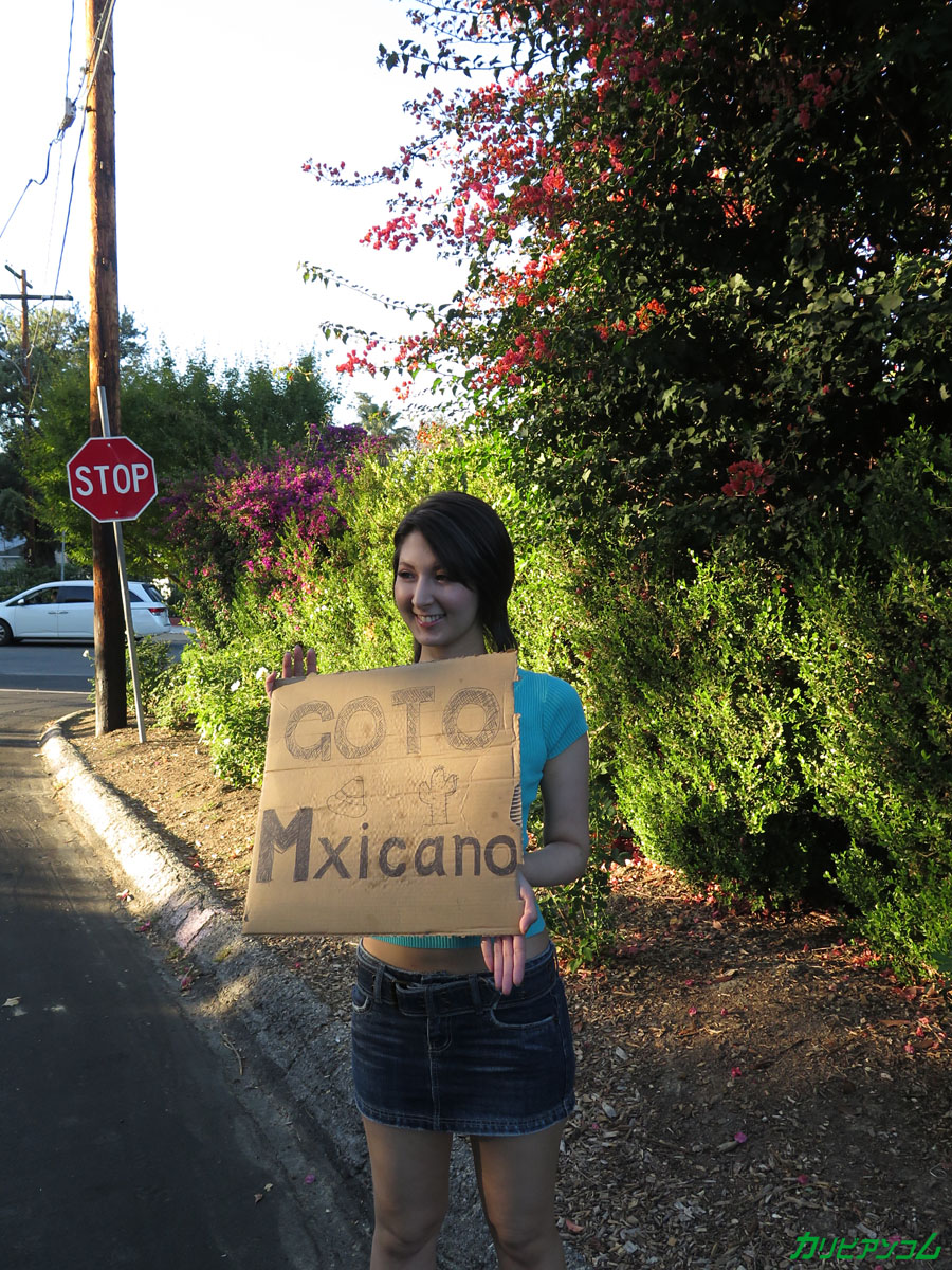 甘いセックスはアジアのスルーティーヒッチハイカー・クレア飛鳥の口内射精につながる