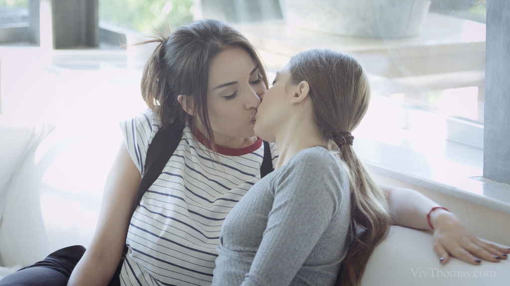 Lesbian Women Talia Mint & Anissa Kate Kiss And Lick Pussy