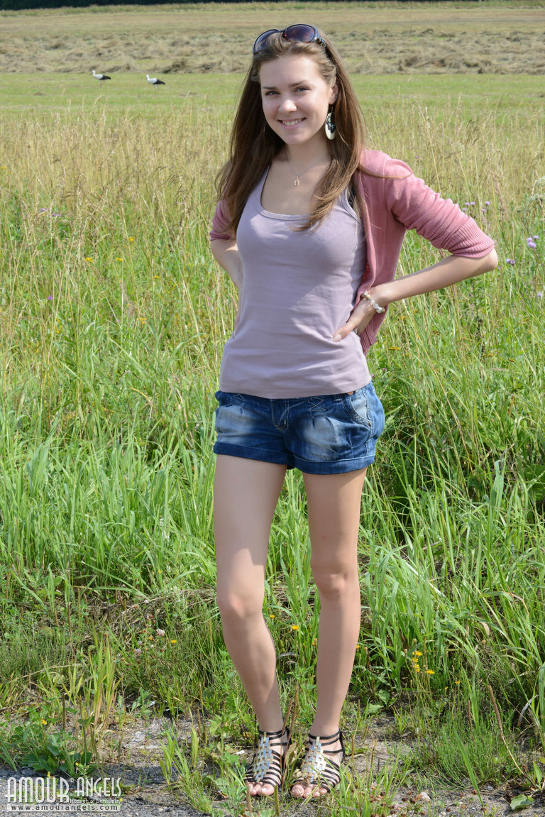 Pretty Brunette Rumba Squats Naked In Hay Field To Reveal Shaved Pussy