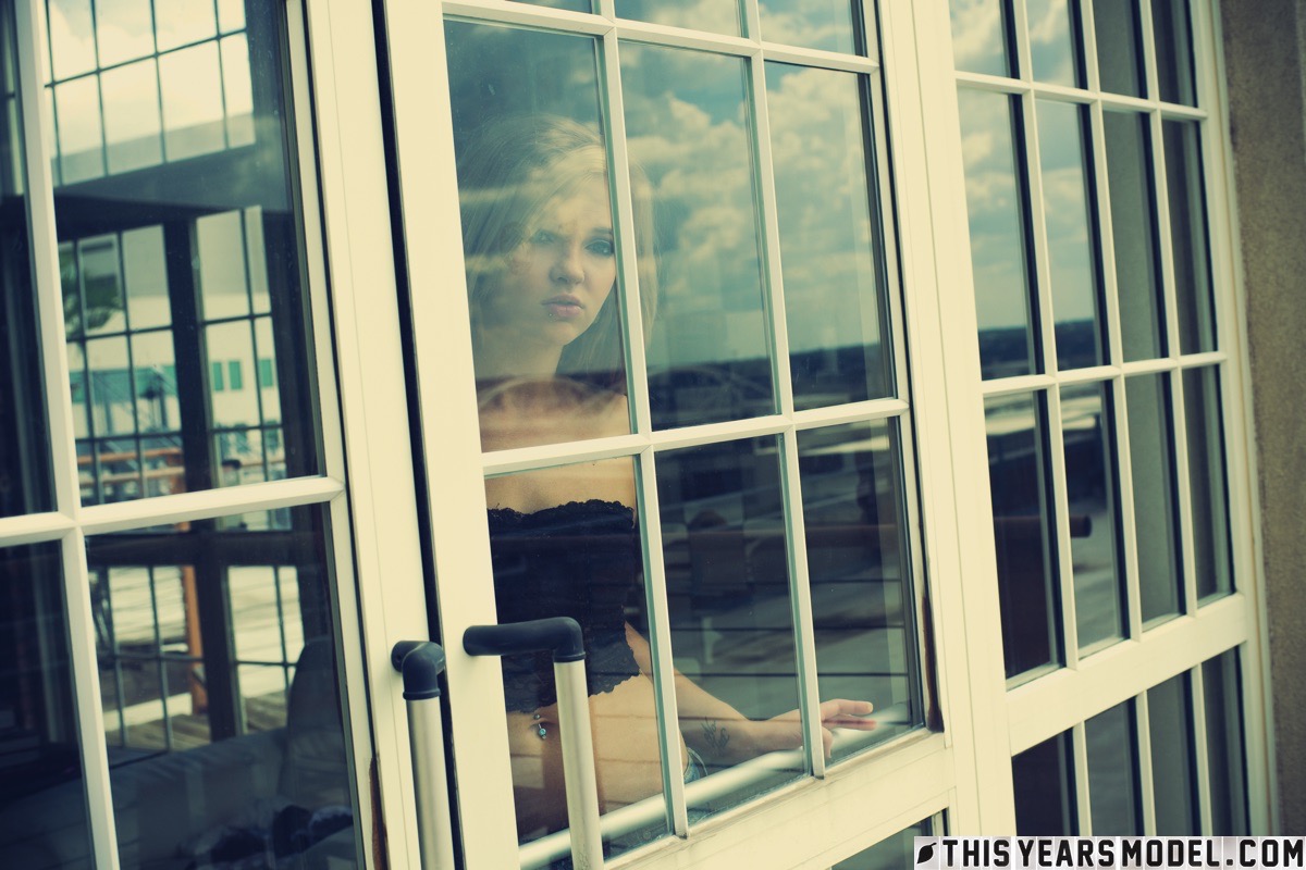 Beautiful Blonde Melody Vee Arches Back After Getting Completely Naked