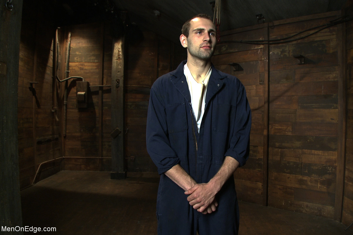 एज पर पुरुष गैलरी में ब्लेक हॉट