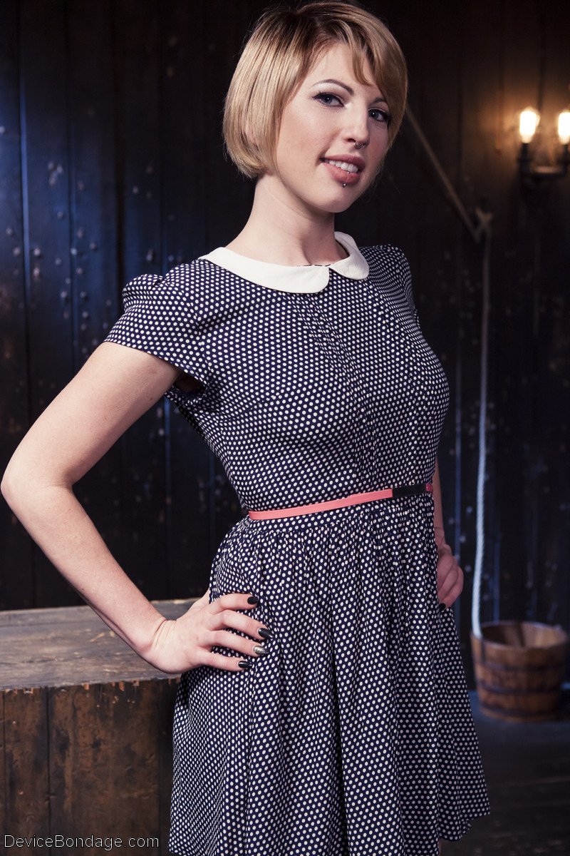 Namorada Kay Kardia Amarrada E Humilhada Com Tatuagens Fofas Perto Da Buceta