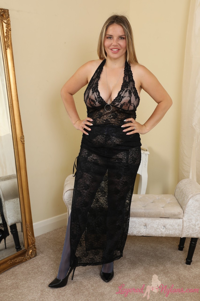 UK Blonde Siobhan Graves Fondles Big Tits After Stripping In Pantyhose