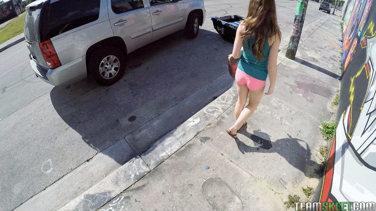 Bezauberndes 18-Jähriges Mädchen Molly Jane Bekommt Einen Großen Schwanz In Ihre Enge Muschi Im Park