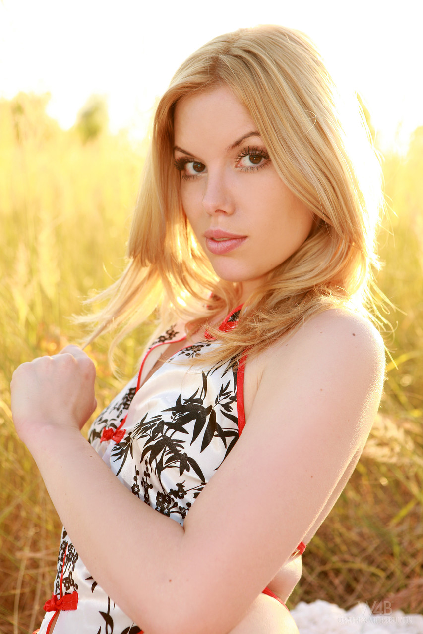 Nude Blonde Kala Ferard Shows Off Big Booty Outdoors