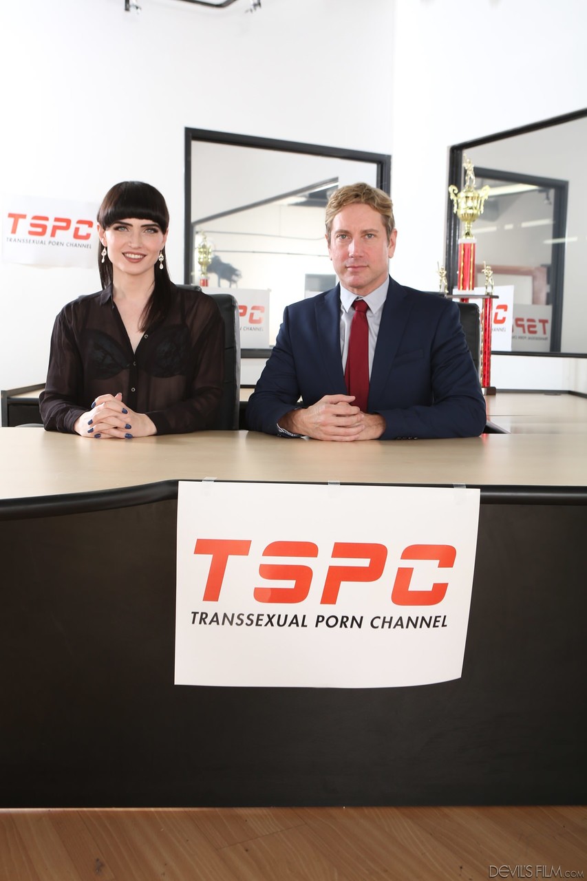 शेमेल नताली मार्स को सह-मेजबान डेमियन थोर्न ने गुदा में चोदा