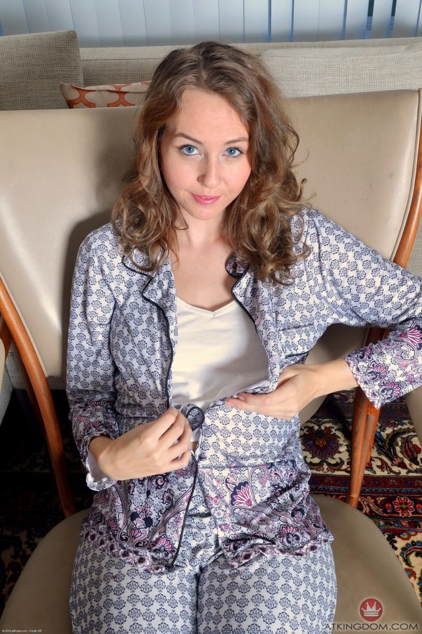 Pregnant Aali Rousseau Flaunts Her Hairy Pussy And Ass