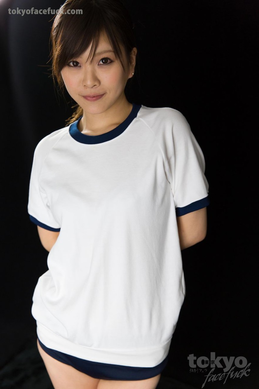 Babe Submissa De Tóquio Leva Pau Na Cara E Banho De Esperma