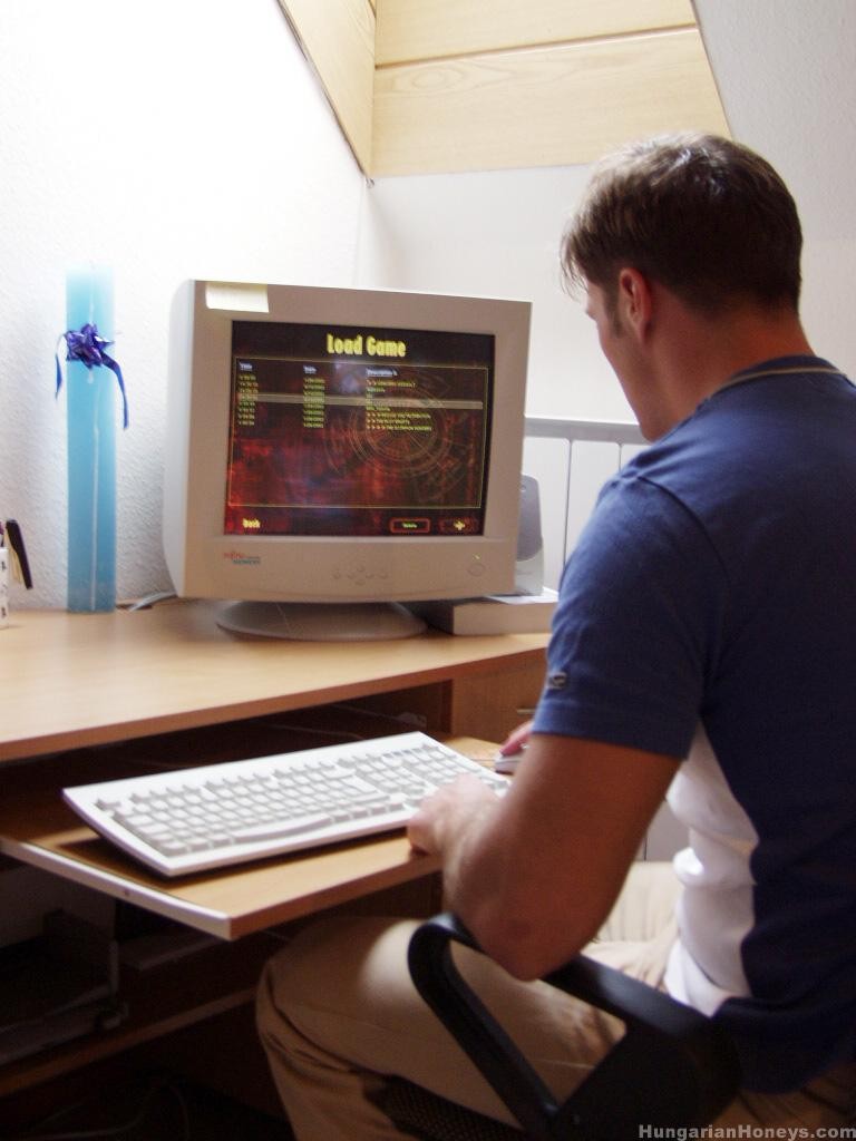 Stracy Brunette Gets Her Meaty Pussy Eaten Out And Banged In Home Office