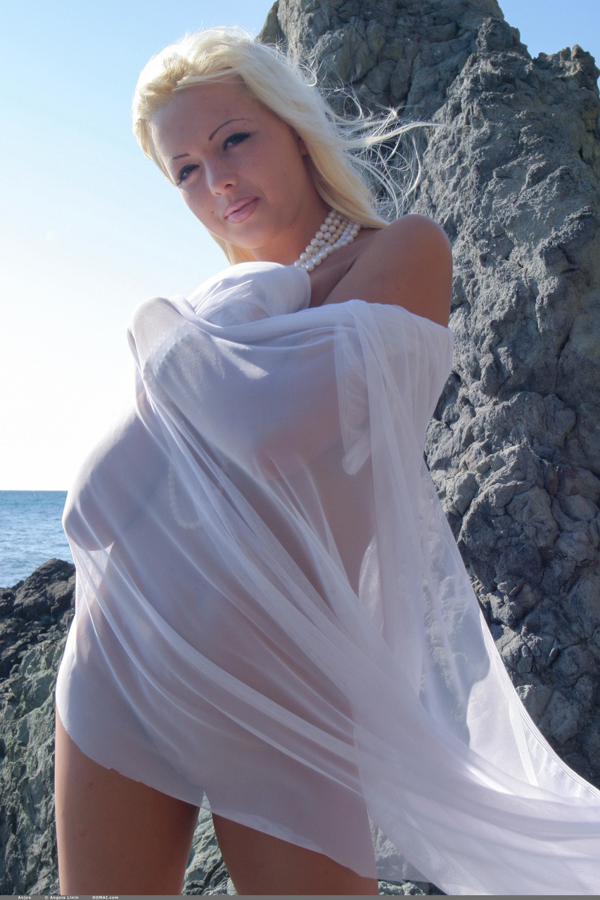 Domai における Anjye のセックス画像