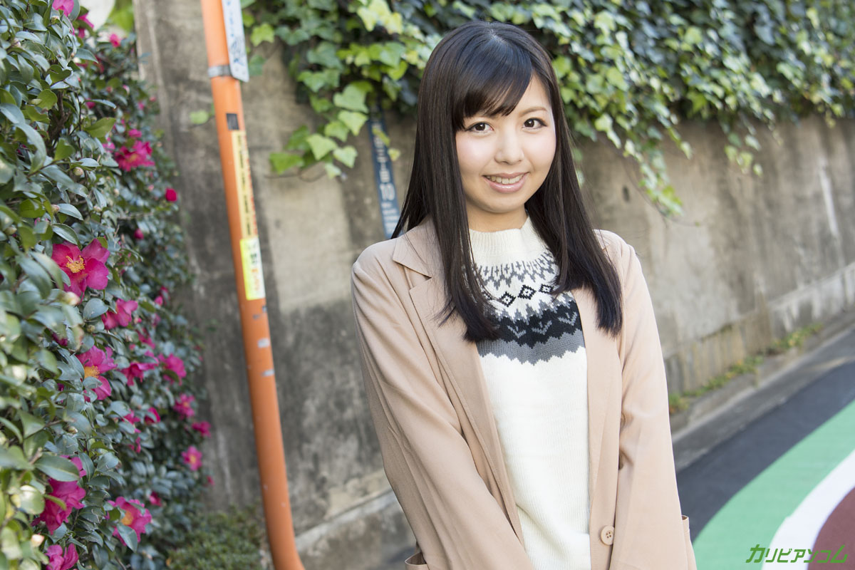 ブルネットアジア人ティーンAi美咲がチンポを味わってから激しく犯される