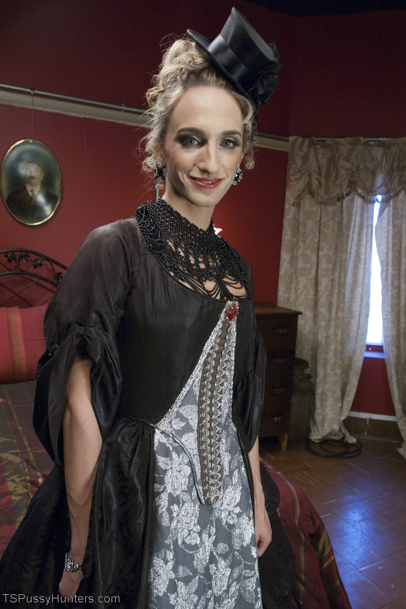 Khudaya Shemale Kelly Klaymour Trakhaet Blonde Milf Dee Williams S Bol'Shimi Grud'Mi