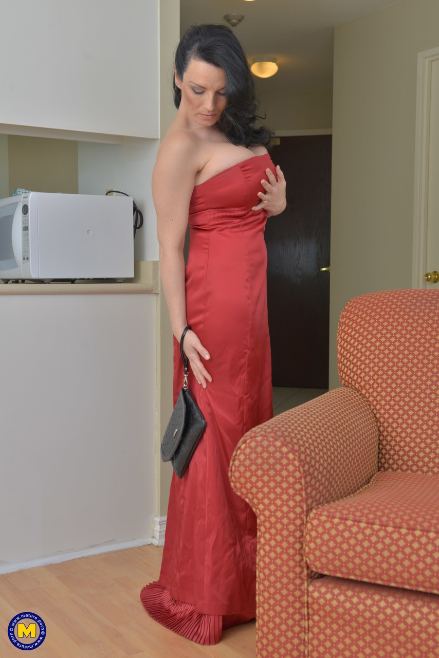 Beleza Canadense Stacey Ray Experimenta Seus Sucos Vaginais Após Brincar Com Um Consolador