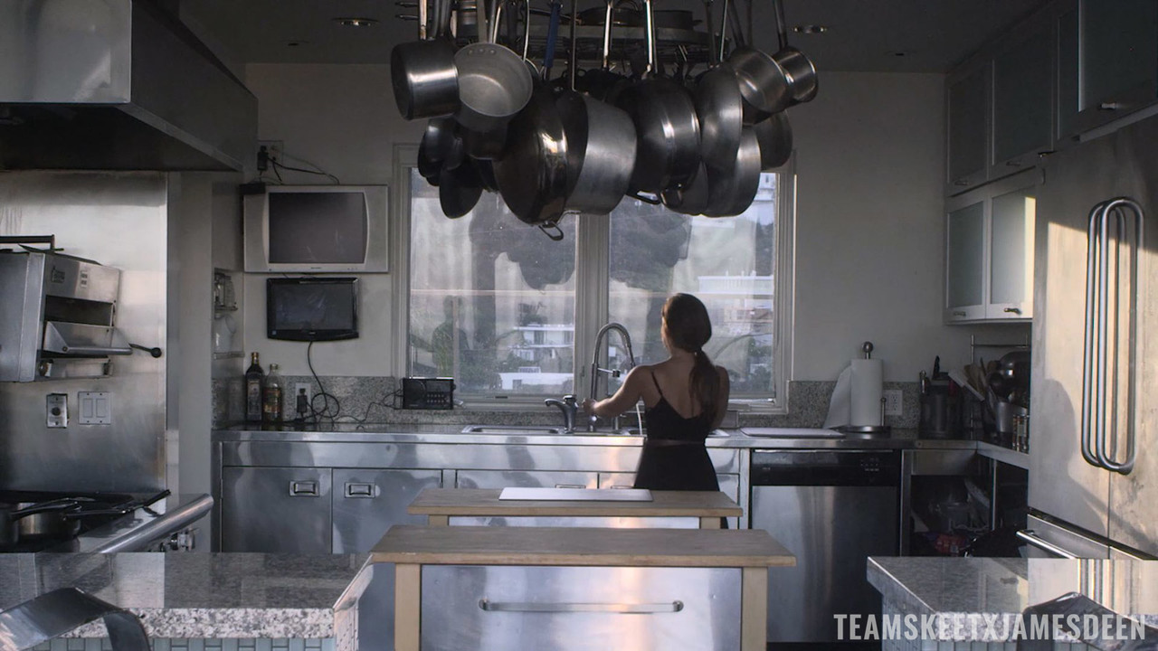 नॉटी रेमी लैक्रोइक्स को चोदा जाता है जब कलीना रयू लाइव सेक्स देखते हुए मास्टरबेट करती है