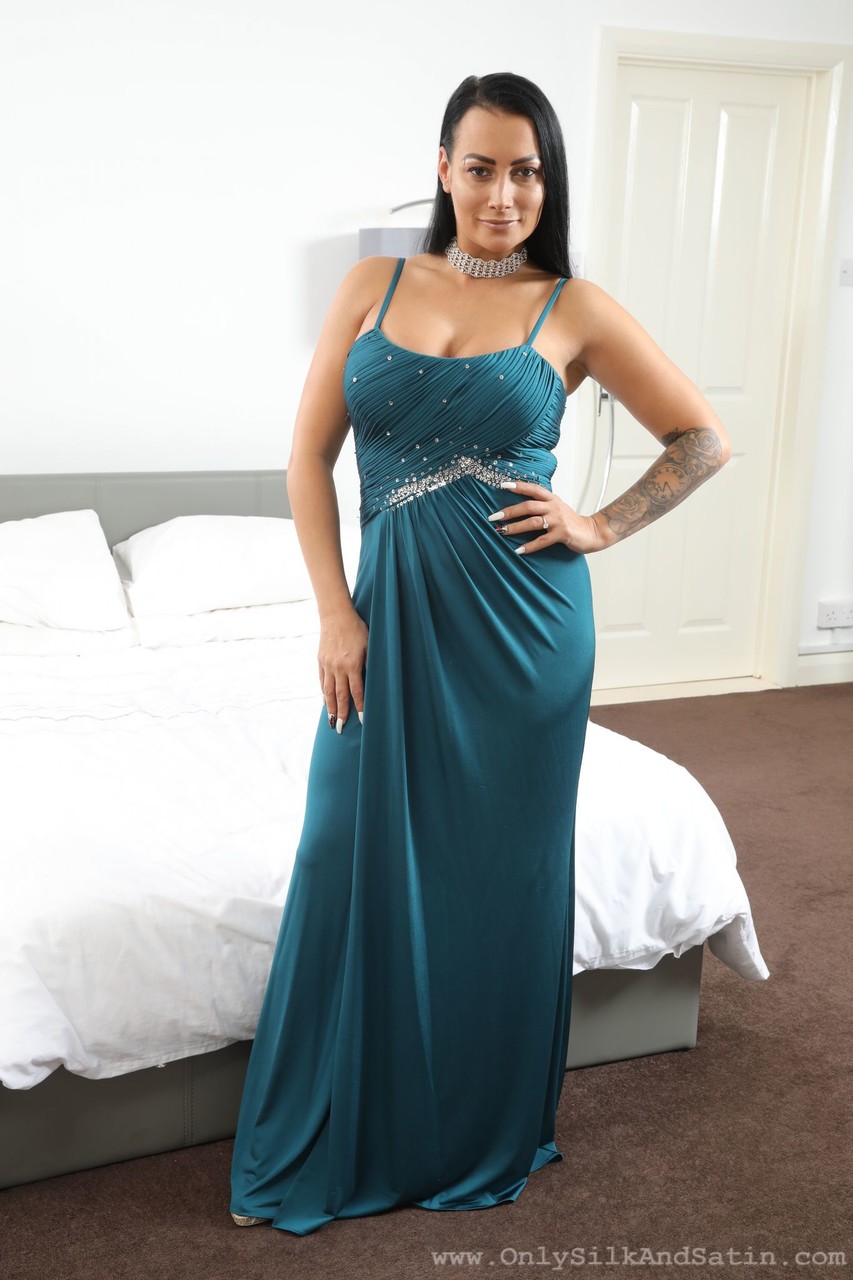 Black Haired 31Yo Kelli Smith Unveils Her Fakes And Teases In Shiny Nylons