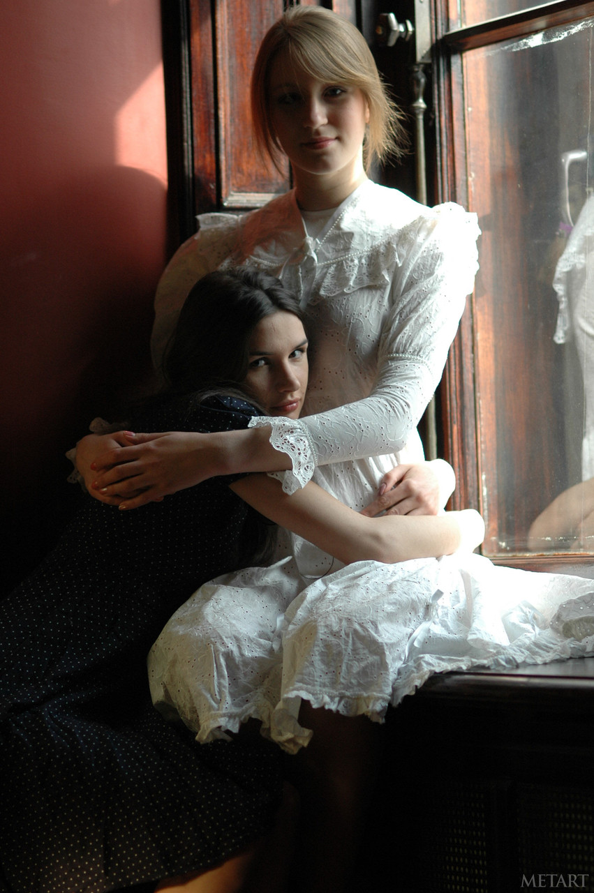 Lesbianas Sexys Katya N Y Yana B Exponen Hermosas Tetas Y Coños Afeitados