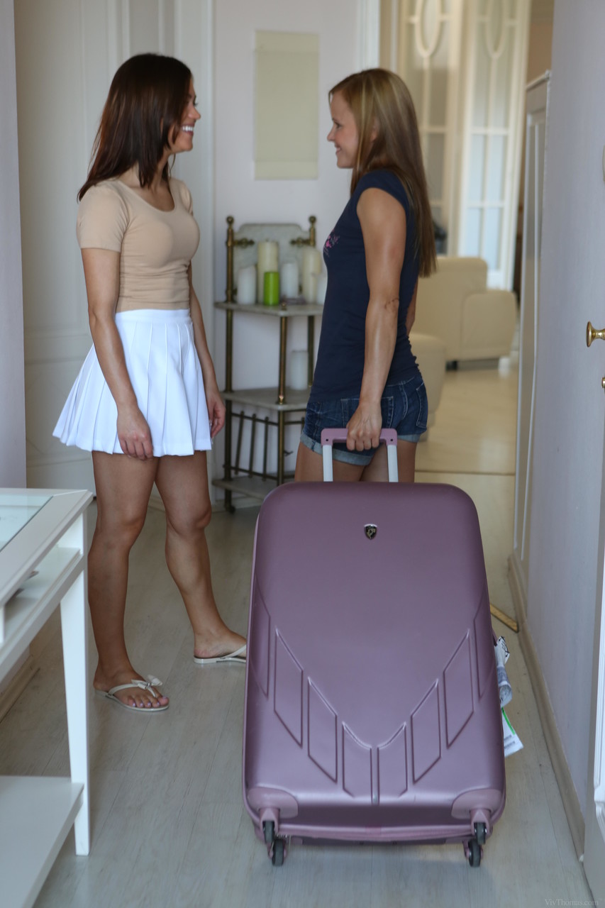 فيف توماس أليسا ريس وجو في عمل مثلية عارية