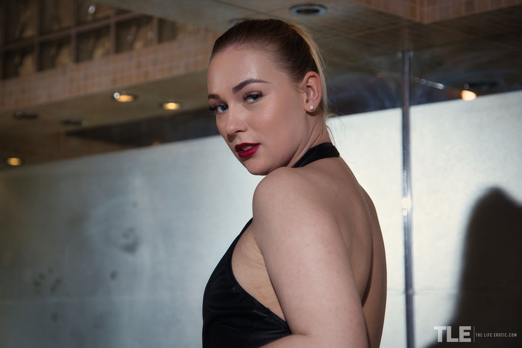 Jenny Wild Beautiful Girl With Hair Up Masturbating