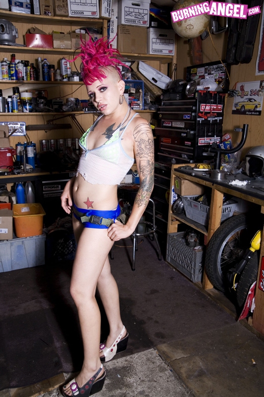Punk Pink-Haired Girl Strips Tool Belt And Booty Shorts To Pose Nude